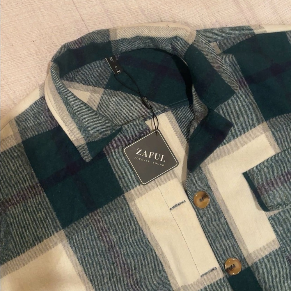 Zaful NWT Green and Cream Flannel
